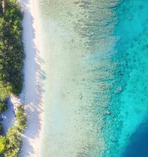 Witte zandstranden bij de Gili-eilanden in Indonesie