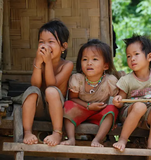 Lachende kinderen in Laos