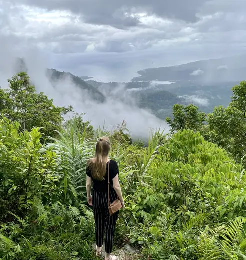 Adembenemende uitzichten op de jungle van de Molukken