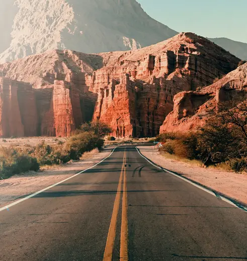 Eindeloze wegen in Salta in Noord-Argentinië