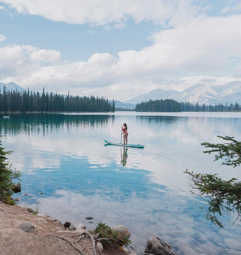 kajakken en zwemmen in kraakheldere meren in West-Canada