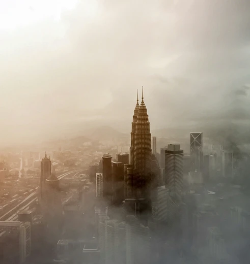 kuala-lumpur-in-de-wolken