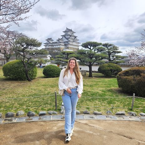 Wendy bij het Himeji kasteel