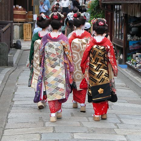 Wandelend door de straten van Kyoto, Japan