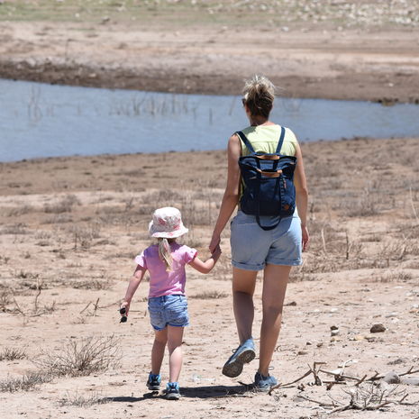 Ouder met kind in Karoo