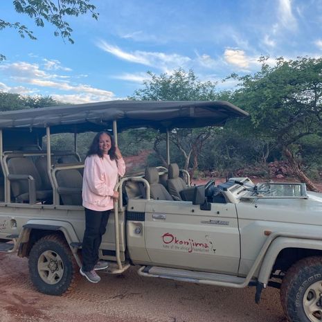 Collega Caroline op safari