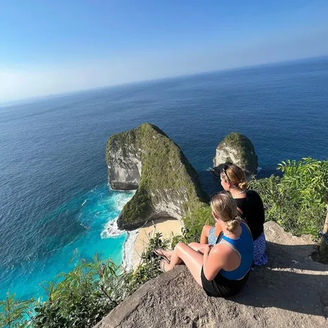 Chanel in Bali Kelingking beach