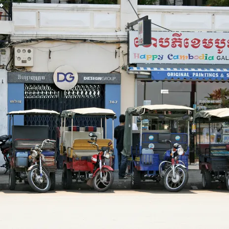 Maak tochtjes met de tuktuk door Cambodja