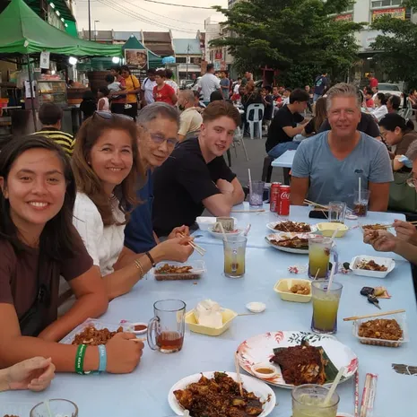 Eten op straat in Ipoh met de ooms en tantes