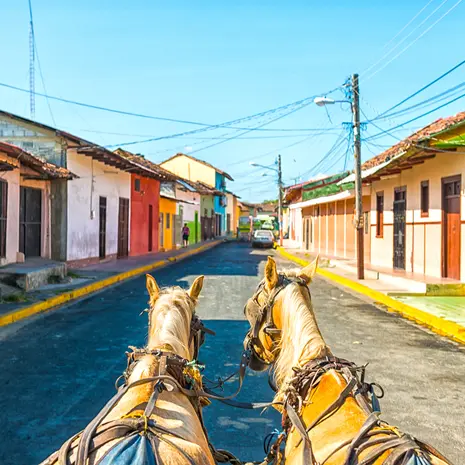 Paard en wagen in Granada, Nicaragua