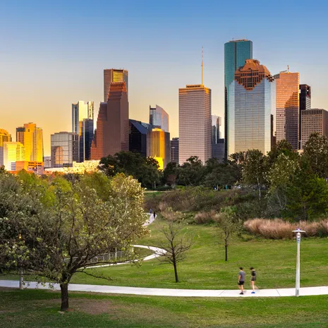 Ondergaande zon boven de skyline van Houston, Texas, Amerika