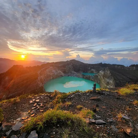 Prachtige zonsondergang op Flores, Kelimutu vulkaan