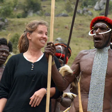 Irene bij de Papoea's op Irian Jaya