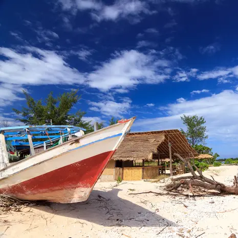 Indonesie-Lombok-Gili Meno-bootjeophetstrand_1