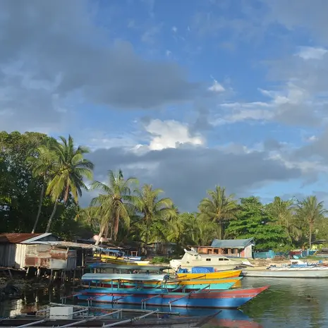 Indonesie-Molukken-haven-bootjes-kleuren(13)