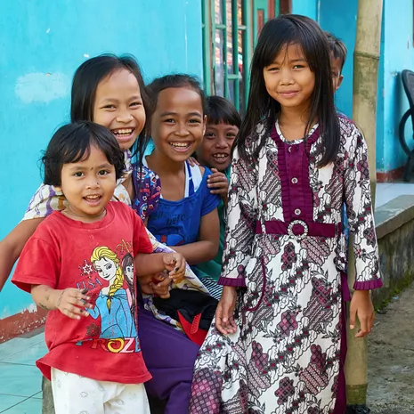 Lachende kinderen in de omgeving van Lembang, Java, Indonesië
