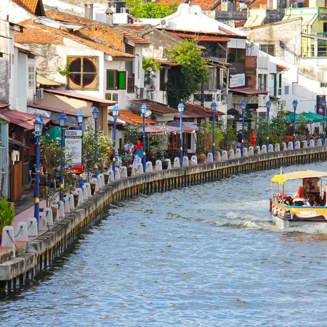 Terrasjes aan de rivier in Melaka
