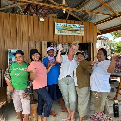 In contact met de lokale bevolking op de Molukken