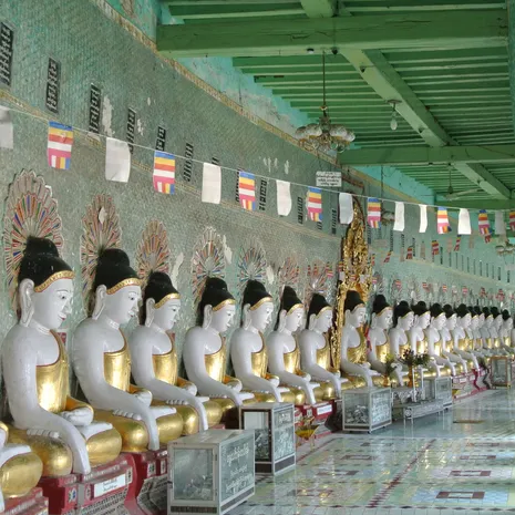Boedhabeelden Sagaing in Myanmar