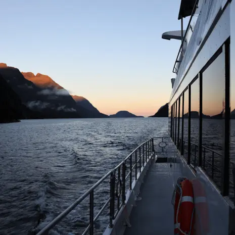 Een onvergetelijke ervaring is de boottocht met overnachting op de Doubtful Sound in Nieuw-Zeeland