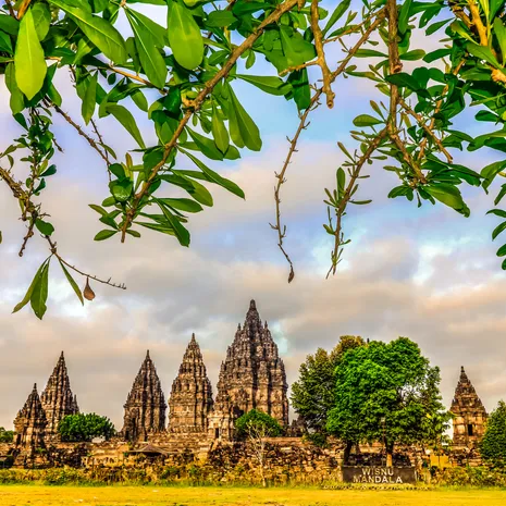 De prachtige Prambanan tempel bij Jogykarta