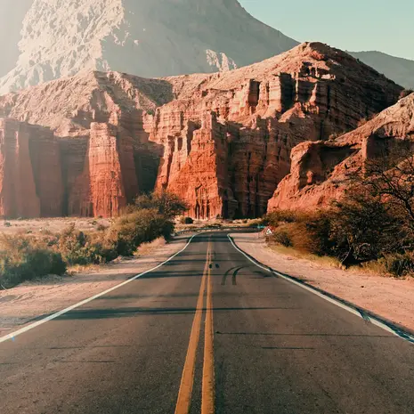 Eindeloze wegen in Salta in Noord-Argentinië