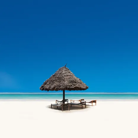 Het is genieten op het spierwitte strand op Zanzibar