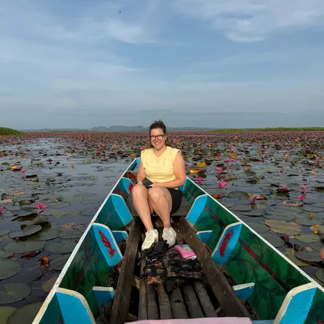 Boottocht door de roze bloemenzee van Thale Noi, Thailand