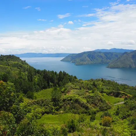 Uitzichtpunt op het Toba Meer op Sumatra, Indonesië