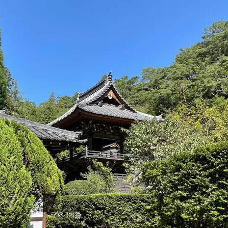 Wandeling langs de pelgrimsroute op het platteland van Tokushima