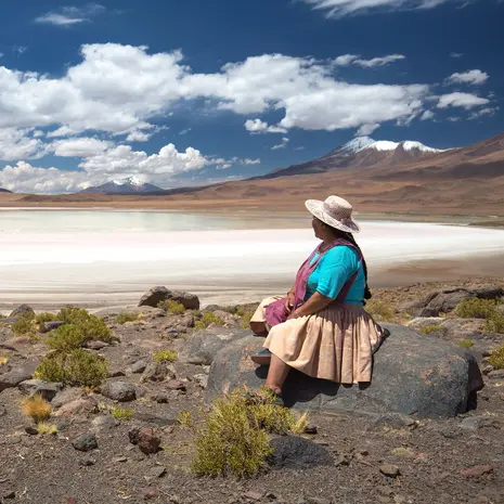 Traditioneel geklede vrouw in Bolivia