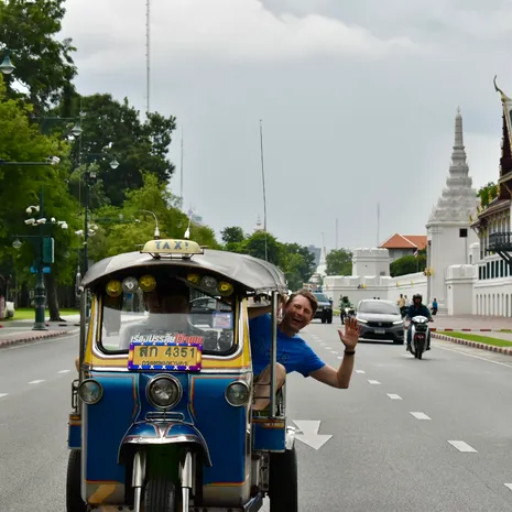 Met de tuktuk door de stad Bangkok