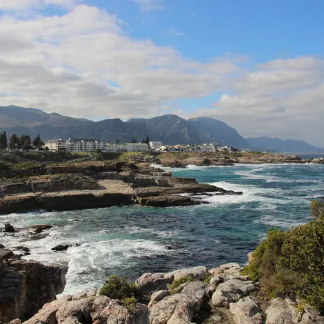 De prachtig ruige kust rond Hermanus, Zuid-Afrika