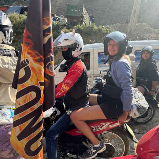 Achter op de motor tijdens de Ha Giang Loop in Vietnam