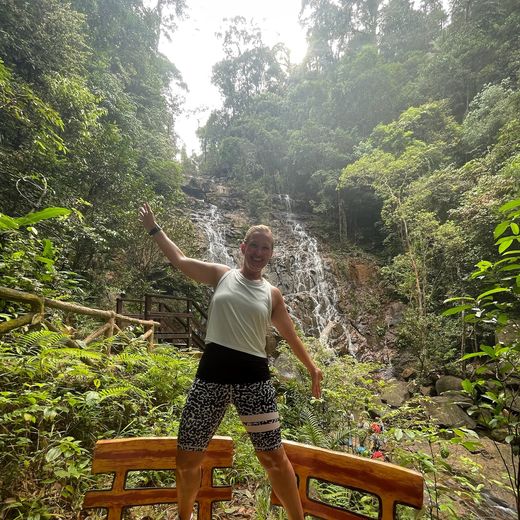 Annet bij de Mahkota-waterval