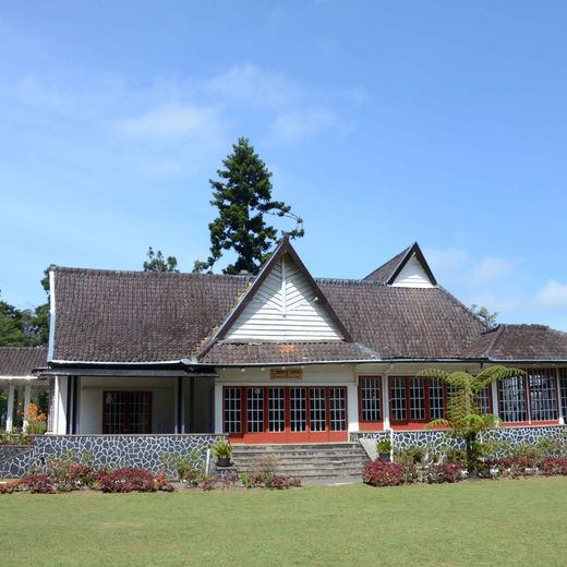 Het huis van meneer Bosscha bij de theetuinen van Malabar