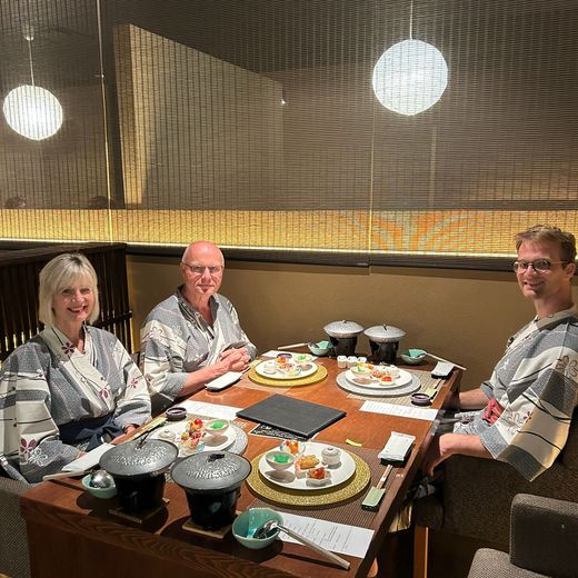 In de Ryokan in Hakone kreeg het gezin een traditionele 'Kaiseki' voorgeschoteld