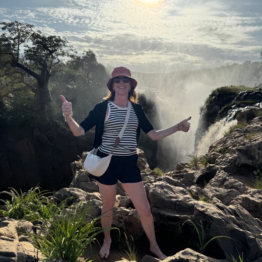 Lisenka bij de Epupa Falls in Namibië