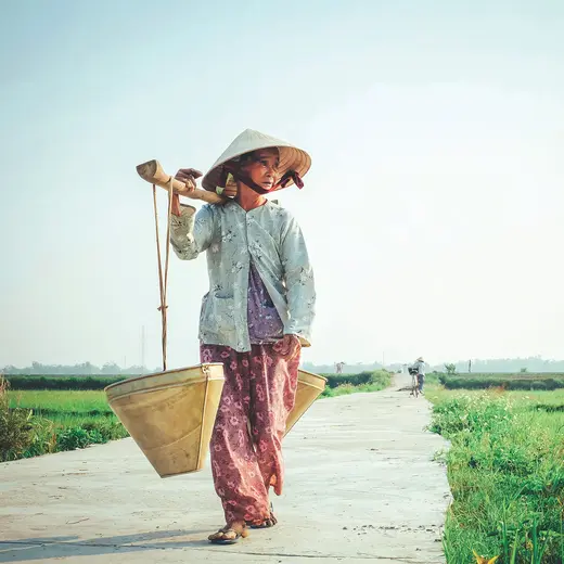 Vrouw die loopt in Vietnam Vrouw die loopt in Vietnam